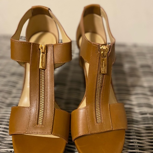 Womens Michael kors luggage leather zipper high heels - Picture 4 of 5